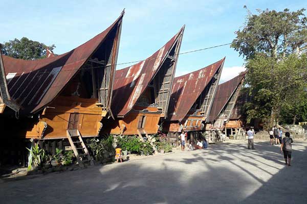 pulau samosir batak house